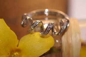 Bague WHIRL or gris et diamants