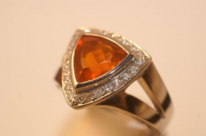 Pièce-unique opale de feu et diamants