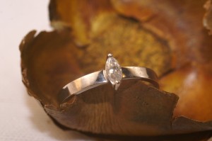 Solitaire diamant navette 0,15 carat